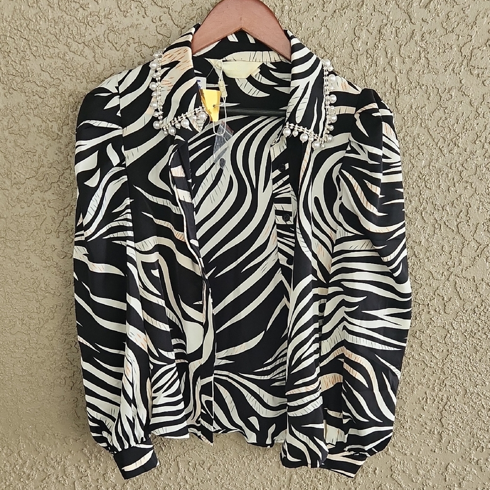 NWT Lizette Collection Zebra Print Button Down Pearl Collar